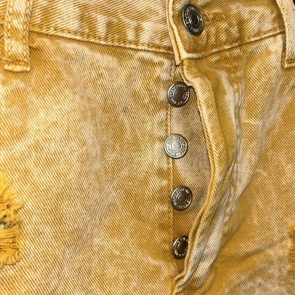 "NWT" FREE PEOPLE WOMEN'S MAGGIE DENIM JEAN SHORTS- YELLOW- SIZE 25‎ - Picture 10 of 12